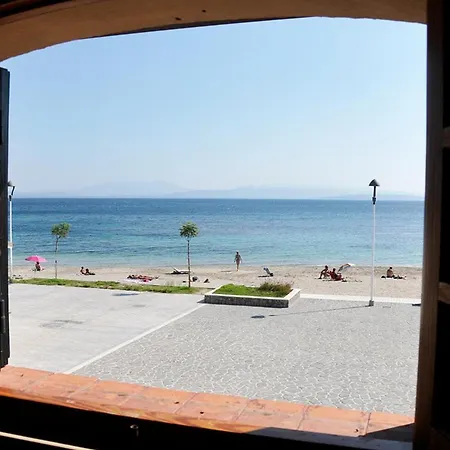 Appartamento Comodo E Ampio Fronte Mare In Loc. C535 *